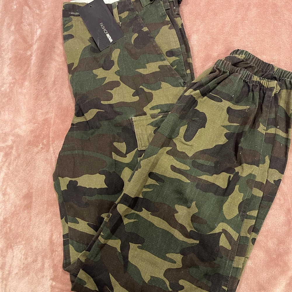 OVERSIZED FASHION NOVA CAMO PANTS